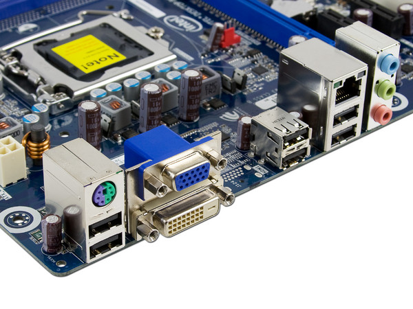 T. Madre Intel DH55PJ, ChipSet Intel H55 Exp.,
Soporta: Core i7, Core i5 y Core i3 de Socket 1156,
Integrado: Audio 5.1, Red 10/100/1000,
Memoria: DDR3 1333/1066MHz, 8GB Max,
mATX, Ptos: 1xPCEx16, 2xPCEx1, 1xPCI
