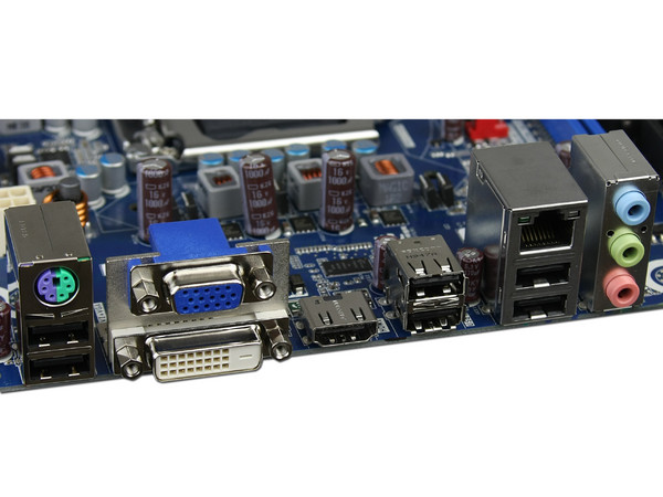 T. Madre Intel DH55TC, ChipSet Intel H55 Exp.,
Soporta: Core i7, Core i5 y Core i3 de Socket 1156,
Integrado: Audio 5.1, Red 10/100/1000,
Memoria: DDR3 1333/1066MHz, 16GB Max,
mATX, Ptos: 1xPCEx16, 2xPCEx1, 1xPCI
