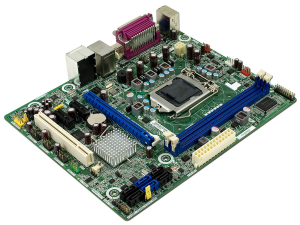 T. Madre Intel DH61BE-B3, ChipSet Intel H61 Exp.,
Soporta: Core i7, Core i5 y Core i3 de Socket 1155,
Integrado: Audio HD, Red Gigabit,
USB 3.0 y Serial ATA 3.0,
Memoria: DDR3 1333, 1066 16GB Max,
mATX, Ptos: 1xPCEx