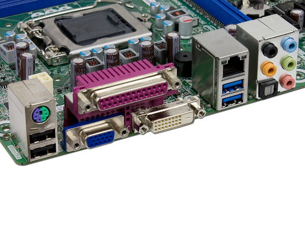 T. Madre Intel DH61BE-B3, ChipSet Intel H61 Exp.,
Soporta: Core i7, Core i5 y Core i3 de Socket 1155,
Integrado: Audio HD, Red Gigabit,
USB 3.0 y Serial ATA 3.0,
Memoria: DDR3 1333, 1066 16GB Max,
mATX, Ptos: 1xPCEx