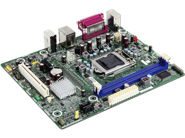 T. Madre Intel DH61SA, ChipSet Intel H61 Exp.,
Soporta: Core i7/i5/i3 de Socket 1155,
Integrado: Audio HD, Red Gigabit,
Memoria: DDR3 1333/1066 8GB Max,
Diseño Micro-ATX, Ptos: 1xPCIEX1, 1xPCI