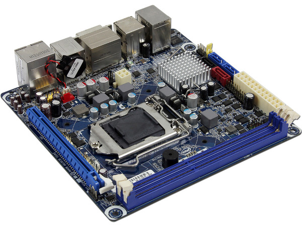 T. Madre Intel DH67CF-B3, ChipSet Intel H67 Exp.,
Soporta: Core i7/i5/i3 de Socket 1155,
 Audio HD, Red,
Serial ATA 3.0, USB 3.0,
Memoria: DDR3 1333/1066MHz, 16GB Max,
Diseño Mini-ATX, Ptos: 1xPCIEX16