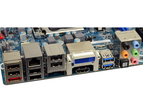 T. Madre Intel DH67CL-B3, ChipSet Intel H67 Exp.,
Soporta: Core i7/i5/i3 de Socket 1155,
 Audio HD, Red,
Serial ATA 3.0, USB 3.0,
Memoria: DDR3 1333/1066MHz, 32GB Max,
Diseño ATX, Ptos: 1xPCIEX16,2xPCIEX1