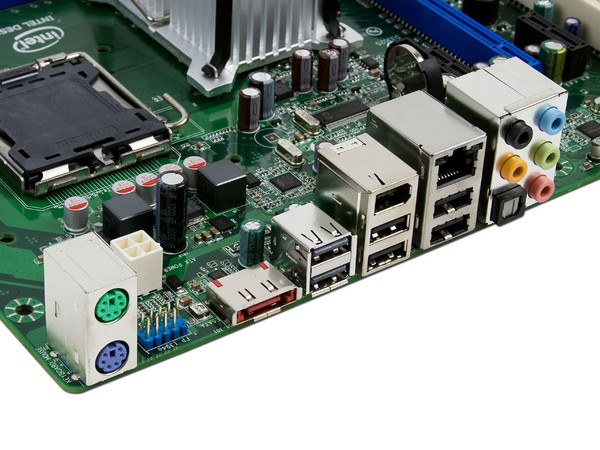 T. Madre Intel DP43BF, ChipSet Intel P43 Express,
Soporta: Core 2 Quad, 2 Duo, Pentium, Celeron 
Integrado: Audio 7.1, Red 10/100/1000,
Memoria: DDR3 1066/1333MHz, 8GB Max,
Diseño: ATX, Ptos: 1xPCEx16 2.0, 2xPCIE x1, 4xPCI