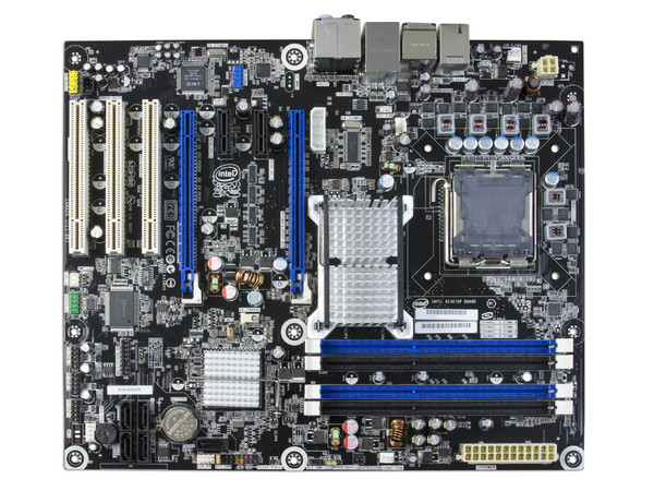 T. Madre Intel Extreme DP45SG, ChipSet Intel P45 Express,
Soporta: Core 2 Extreme, Quad, 2Duo,1066/1333MHz,
Integrado: Audio 7.1, Red 10/100/1000,
Memoria: DDR3 1333/1066/800, 8GB Max,
Diseño: ATX, Ptos: 2xPCEx16, 2xPCIE, 3xPCI