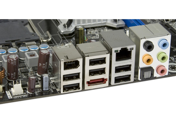 T. Madre Intel Extreme DP45SG, ChipSet Intel P45 Express,
Soporta: Core 2 Extreme, Quad, 2Duo,1066/1333MHz,
Integrado: Audio 7.1, Red 10/100/1000,
Memoria: DDR3 1333/1066/800, 8GB Max,
Diseño: ATX, Ptos: 2xPCEx16, 2xPCIE, 3xPCI