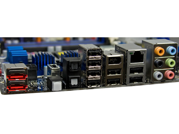 T. Madre Intel DP55KG, ChipSet Intel P55 Express,
Soporta: Core i7 870, 860/Core i5 750, Socket 1156,
Integrado: Audio 7.1, Red 10/100/1000,
Memoria: DDR3 1600+/1333/1066, 8GB Max,
ATX, Ptos: 2xPCEx16, 3xPCIEx, 2xPCI