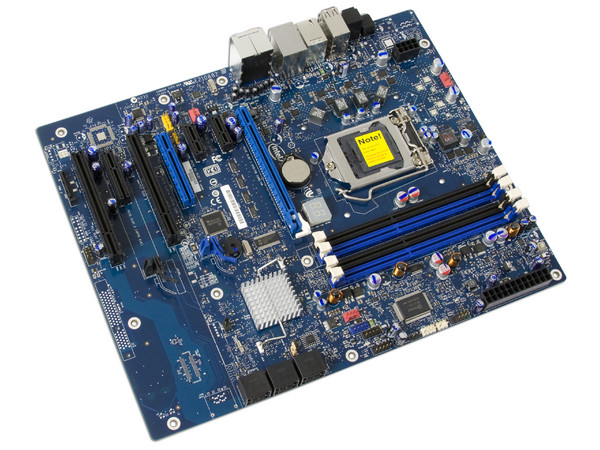 T. Madre Intel DP55WG, ChipSet Intel P55 Exp.,
Soporta: Core i7 y Core i5 de Socket 1156,
Integrado: Audio 7.1, Red 10/100/1000,
Memoria: DDR3 1600/1333MHz, 8GB Max,
ATX, Ptos: 1xPCEx16, 1xPCEx8, 1xPCIEx4