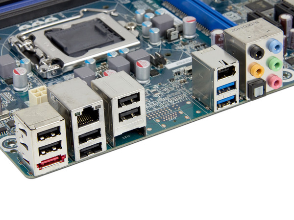 T. Madre Intel DP67BA-B3, ChipSet Intel P67 Exp.,
Soporta: Core i7/i5/i3 de Socket 1155,
 Audio HD, Red Gigabit,
Serial ATA 3.0, USB 3.0,
Memoria: DDR3 1333/1066, 32GB Max,
Diseño ATX, Ptos: 1xPCIEX16, 2xPCIEx1