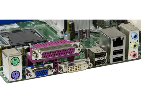 T. Madre Intel DQ43AP, ChipSet Intel Q43 Express,
Soporta: Core 2 Quad, 2Duo,1066/1333MHz,
Integrado: Audio 5.1, Video Intel 4500, Red,
Memoria: DDR2 800/667MHz, 8GB Max,
Diseño: mATX, Ptos: 2xPCIE x1, 1xPCI
