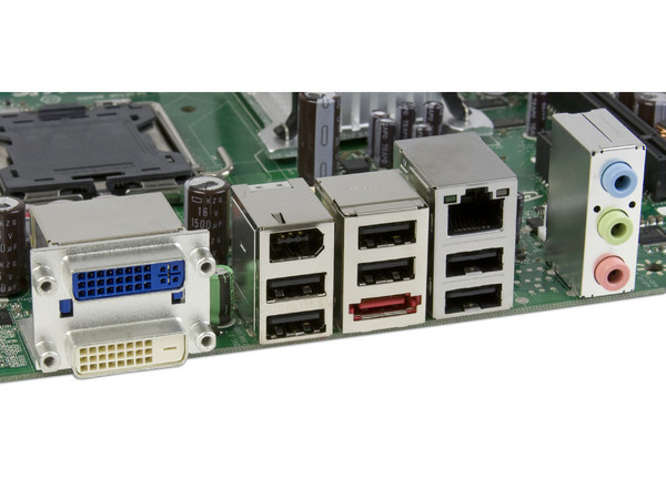 T. Madre Intel DQ45CB, ChipSet Intel Q45 Express,
Soporta: Core 2 Quad, 2Duo,1066/1333MHz,
Integrado: Audio 5.1, Video Intel GMA 4500, Red,
Memoria: DDR2 800/667MHz, 8GB Max,
Diseño: mATX, Ptos: 1xPCEx16, 2xPCIE, 1xPCI