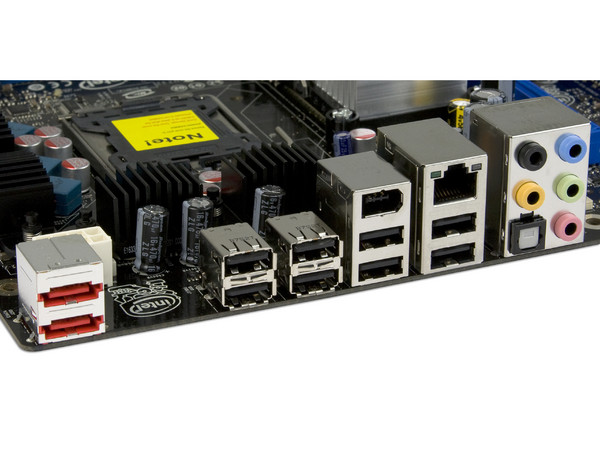 T. Madre Intel DX38BT, ChipSet Intel X38 Express,
Soporta: Core 2 Extreme, Quad, 2Duo,1066/1333MHz,
Integrado: Audio 7.1, Red 10/100/1000 LAN,
Memoria: DDR3 1333/1066/800, 4 Bancos, 8GB Max,
Diseño: ATX, Ptos: 3xPCEx16, 2x PCIE
