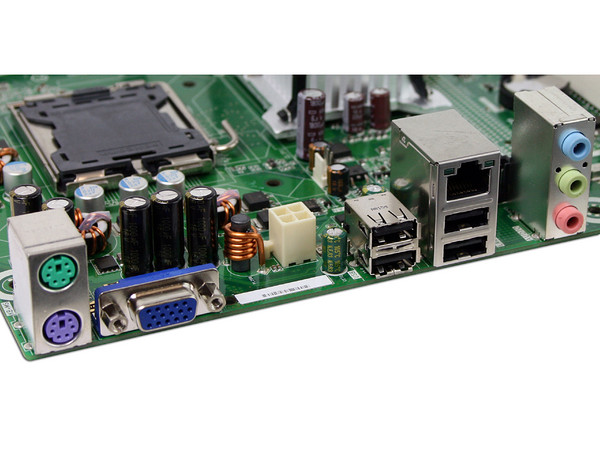 T. Madre Intel DG31GL, ChipSet Intel G31 Express,
Soporta: Cel.400, DualCore/2Duo/Quad, 1066/1333MHz,
Memoria: DDR2 667/800/Mhz, 2 Bancos, 4GB Max,
Integrado: Audio, Red 10/100, Video Intel 3100,
Diseño:microATX, Ptos: 2xPCI