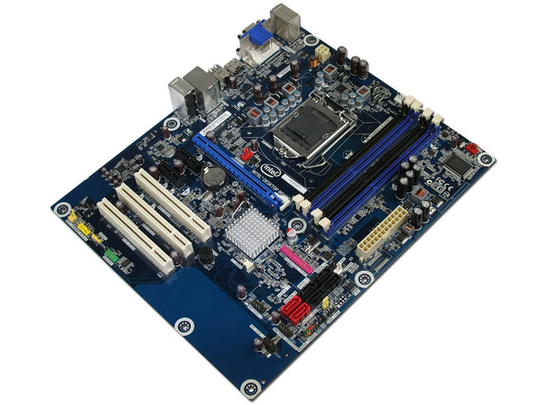 T. Madre Intel DH55HC, ChipSet Intel H55 Exp.,
Soporta: Core i7, Core i5 y Core i3 de Socket 1156,
Integrado: Audio 5.1, Red 10/100/1000,
Memoria: DDR3 1333/1066MHz, 16GB Max,
ATX, Ptos: 1xPCEx16, 2xPCEx1, 3xPCI