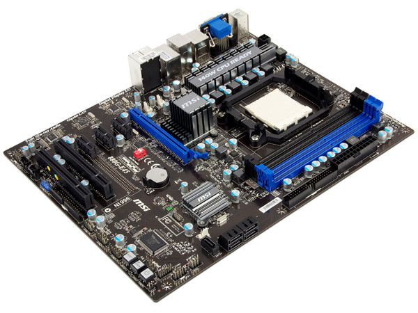T. Madre MSI 880G-E45, ChipSet AMD 880G,
Soporta: Phenom II X4/X3 de Socket AM3,
Integrado: Video Radeon HD 4250, Audio HD, Red,
Memoria: DDR3 1600(O.C.)/1333/1066MHz, 16GB Max,
Diseño ATX, Ptos: 1xPCIEX16, 3xPCIEX1, 2xPCI