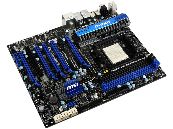 T. Madre MSI 890FXA-GD70, ChipSet AMD 890FX,
Soporta: Phenom II X6 y X4 de Socket AM3,
Integrado: Audio HD, 10/100/1000Mbps,
Memoria: DDR3 2133 (O.C.)1800/1066MHz,
Diseño ATX, Ptos: 5xPCIEX16, 1xPCIEX1, 1xPCI