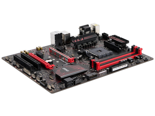 T. Madre MSI B350 GAMING PLUS, ChipSet AMD B350, 
Soporta: AMD Ryzen/ Athlon 7ma Gen A-Series de Socket AM4,
Memoria: DDR4 1866/2667(OC)/2933(OC)MHz, 64GB Max,
Integrado: Audio HD, Red, USB 3.0 y SATA 3.0,
ATX, Ptos: 2xPCIEx1, 2xPCIE.