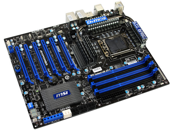 T. Madre MSI Big Bang-XPower, ChipSet Intel X58,
Soporta: Core i7/Core i5 de Socket 1366,
Integrado: Audio 7.1, Red 10/100/1000,
Memoria: DDR3 1600(O.C.)/1333(O.C.)/1066MHz, 24GBMax,
ATX, Ptos: 6xPCEx16, 1xPCIEx1