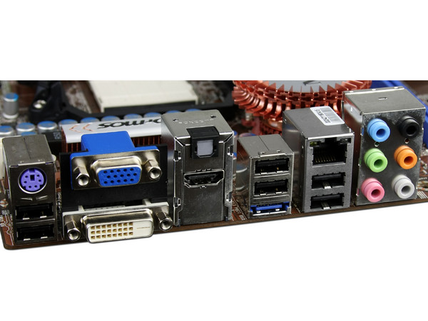 T. Madre MSI DKA790GX, ChipSet AMD 760G,
Soporta: Phenom II X3 y X4 Soporta AM2+ y AM3, 
Integrado: Video Radeon HD3000, Audio HD, Red,
Memoria: DDR2 1066(O.C.)/800MHz, 4Bancos, 8GB Max,
Diseño mATX, Ptos: 2xPCIEX16, 2xPCIEX1, 2xPCI