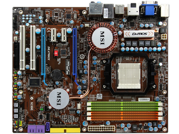 T. Madre MSI DKA790GX, ChipSet AMD 760G,
Soporta: Phenom II X3 y X4 Soporta AM2+ y AM3, 
Integrado: Video Radeon HD3000, Audio HD, Red,
Memoria: DDR2 1066(O.C.)/800MHz, 4Bancos, 8GB Max,
Diseño mATX, Ptos: 2xPCIEX16, 2xPCIEX1, 2xPCI