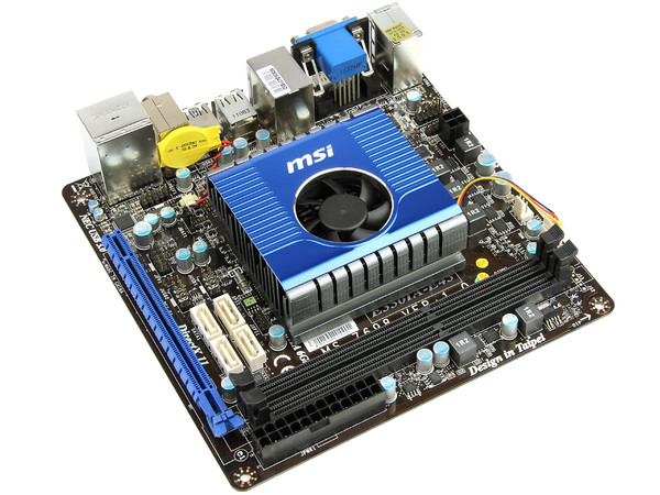 T. Madre MSI E350IA-E45, ChipSet AMD Hudson M1,
Procesador Integrado AMD E-350 Dual Core APU (1.6GHz),
Integrado: Video Radeon HD 6310,
USB 3.0 y SATA 3.0,
Memoria: DDR3 1066/800MHz,
Mini ITX, Ptos: 1xPCIEX16.