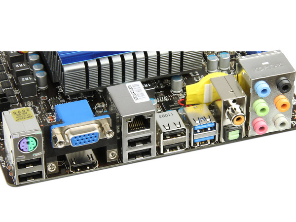 T. Madre MSI E350IA-E45, ChipSet AMD Hudson M1,
Procesador Integrado AMD E-350 Dual Core APU (1.6GHz),
Integrado: Video Radeon HD 6310,
USB 3.0 y SATA 3.0,
Memoria: DDR3 1066/800MHz,
Mini ITX, Ptos: 1xPCIEX16.