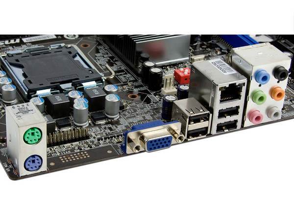 Tarjeta Madre MSI G41M-P23 ChipSet Intel G41,
 Soporta: Core 2 Quad, Core 2 Duo, 1333/1066MHz,
Memoria: DDR3 800/1066/1333* (OC), 2 Bancos, 8 GBMax,
Integrado: Video Intel X4500 , Audio HD, Red, Diseño: mATX,
Puertos: 1xPCIEx16, 1xPCIEx1, 1xPCI
