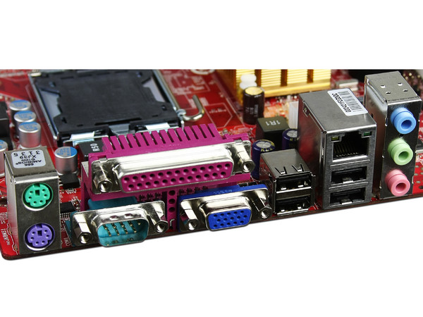 Tarjeta Madre MSI G41M4-L, ChipSet Intel G41,
Soporta: Core 2 Quad, Core 2 Duo, 1333/1066MHz,
Memoria: DDR2 800/667MHz, 2Bancos, 8GBMax,
Integrado: Video Intel, Audio HD, Red, Diseño:mATX,
Puertos: 1xPCIEx16, 2xPCI