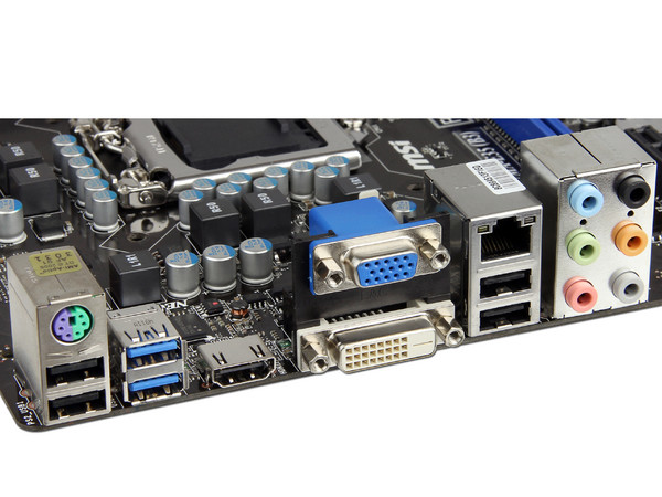 T. Madre MSI H67MA-E35 (B3), ChipSet Intel H67,
Soporta: Core i7/i5/i3 de Socket 1155,
Memoria: DDR3 1333/1066MHz, 16GB Max,
Integrado: Audio HD, Red,
USB 3.0 y SATA 3.0,
Micro-ATX, Ptos: 1xPCIEx16, 2xPCIEx1
