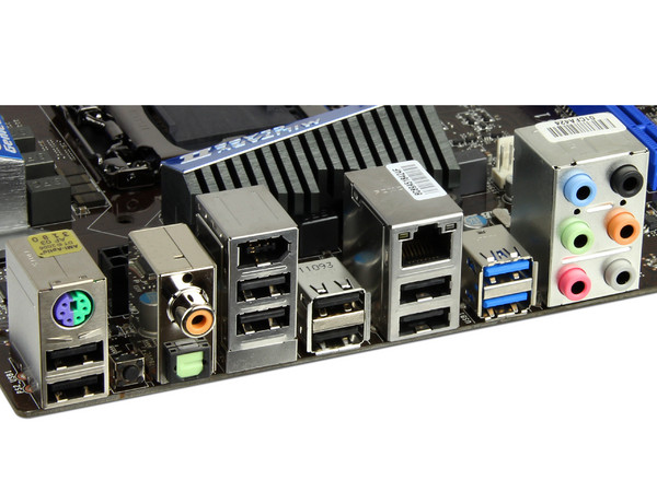 T. Madre MSI P67A-GD55-B3, ChipSet Intel P67 Exp.,
Soporta: Core i7/i5/i3 de Socket 1155,
Integrado: Audio, Red Gigabit,
USB 3.0 y SATA 3.0,
Memoria: 1600(O.C.)/1333/1066MHz, 32GB Max,
ATX, Ptos: 2xPCIEx16, 3xPCIEx1
