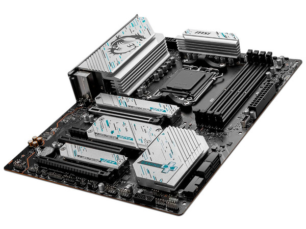 T. Madre MSI GAMING X670E PLUS WIFI, Chipset AMD X670E, Soporta Procesador AMD Ryzen 8000 y 7000 Series, Socket AM5, Memoria: DDR5 7800+(OC)/6200(OC)/4800MHz, 256GB Máx, Integrado: Audio HD, Wi-Fi 6E, USB 3.0, SATA 3.0, M.2, ATX, 3xPCIEx16, 1xPCIEx1