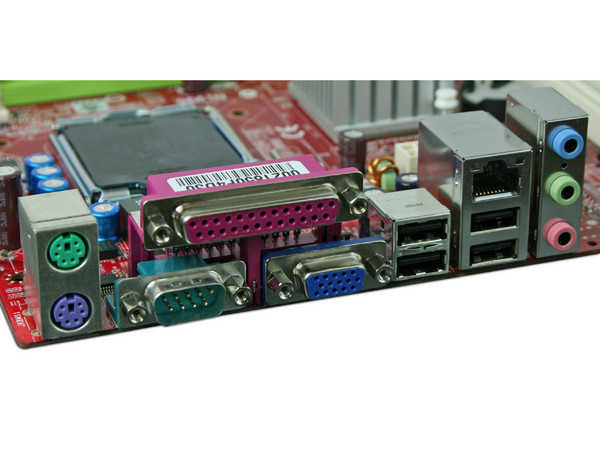 T. Madre MSI 945GCM7-L, ChipSet Intel 945GC,
Soporta: Celeron400, DualCore, Core2Duo,
Memoria: DDR2 667/533/400, 2 Bancos, 4GB Max,
Integrado: Audio, Red, Video,
Diseño: microATX, Ptos: 1xPCEx16, 1xPCE, 2xPCI