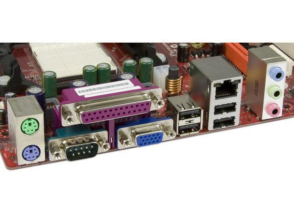 T. Madre PCCHIPS A15G, ChipSet nVIDIA MCP61P,
Para: Phenom, Athlon 64/Athlon 64 X2, Socket AM2,
Integrado: Video nVIDIA, Audio HD, Red 10/100,
Memoria: 2x DDR2, Max. 16GB, Diseño MicroATX,
Ptos: 1xPCI-E X16, 1xPCI-E X1, 2xPCI