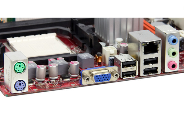 T. Madre PCCHIPS A45G, ChipSet AMD 760G,
Soporta: Phenom II/Athlon II/Sempron de Socket AM3,
Integrado: Video Radeon HD3000, Audio, Red 10/100,
Memoria: DDR3 1333/1066 MHz, 8GB Max, 
Diseño Micro-ATX, Ptos: 1xPCI-E X16, 1xPCI-E X1, 2xPCI