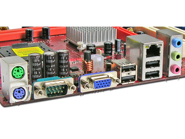T. Madre PCCHIPS P17G/1333, ChipSet Intel 945GC,
Soporta: Cel.400, DualCore/Duo, 1066/800MHz,
Memoria: DDR2 667/533/400, 2 Bancos, 4GB Max,
Integrado: Audio 5.1, Red 10/100, Video GMA950,
Diseño: MicroATX, Ptos: 1xPCEx16, 2xPCI