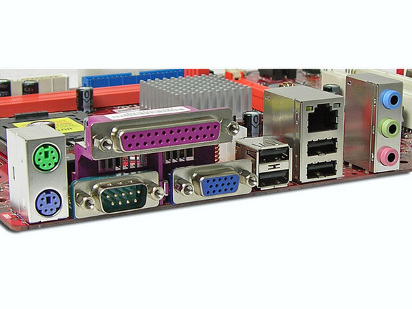 T. Madre PCCHIPS P33G (V1.0), ChipSet SIS 671FX/968,
Soporta: Pentium 4, D, Core2Duo, 533/800/1066MHz,
Integrado: Audio 5.1, Red AC131 10/100Mbps,
Memoria: DDR2 667/533, 2 Bancos, 4GB Max,
Diseño: MicroATX, Ptos: 1xPCEx16, 1xPCI Exp, 2xPCI