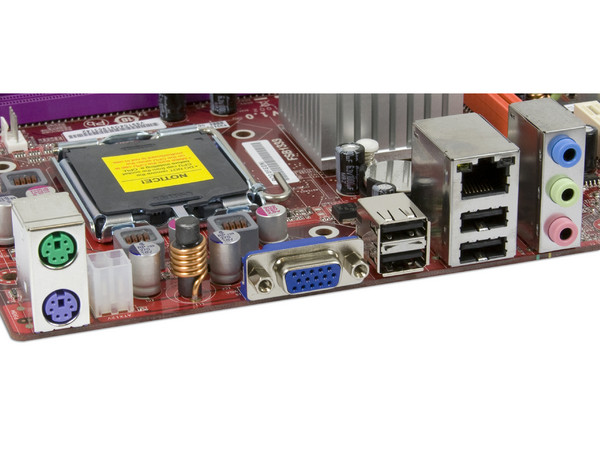 T. Madre PCCHIPS P47G, ChipSet Intel G31&ICH7,
Soporta: Cel.400, DualCore/Core 2 Duo, 1066/1333MHz,
Memoria: DDR2 667/800, 2 Bancos, 4GB Max,
Integrado: Audio HD, Red 10/100, Video Intel GMA 3100,
Diseño: MATX, Ptos: 1xPCEx16, 1xPCEx1, 1xPCI