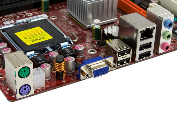 T. Madre PCCHIPS P49G (V1.0), ChipSet Intel G41,
Soporta: Intel Core 2 Quad, Core 2 Duo, Pentium Dual-core,
Memoria: DDR3 1333/1066 MHz, 4GB Max,
Integrado: Audio HD, Red 10/100, Video Intel GMA3100,
Diseño: MicroATX, Ptos: 1xPCEx16, 1xPCEx1, 1xPCI