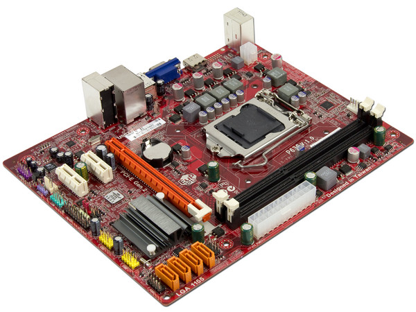 T. Madre PCCHIPS P63G (V1.0), ChipSet Intel H61 Exp,
Soporta: Intel Core i7/i5/i3 de Socket 1155,
Memoria: DDR3 1333/1066 MHz, 16GB Max,
Integrado: Audio HD, Red 10/100,
Diseño: Micro-ATX, Ptos: 1xPCIEx16, 2xPCIEx1.