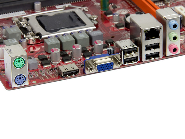 T. Madre PCCHIPS P63G (V1.0), ChipSet Intel H61 Exp,
Soporta: Intel Core i7/i5/i3 de Socket 1155,
Memoria: DDR3 1333/1066 MHz, 16GB Max,
Integrado: Audio HD, Red 10/100,
Diseño: Micro-ATX, Ptos: 1xPCIEx16, 2xPCIEx1.