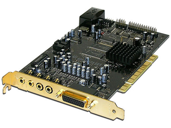 Tarjeta de Sonido Sound Blaster X-Fi Platinum Fatal1ty Champion Series, unidad de E/S con mando a distancia y óptima conectividad, 64MB de X-Ram, PCI y Módulo Interno.   