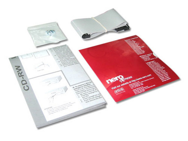 Quemador de CDs Artec, Interno, Velocidades Graba/Regraba/Lee : 52x/32x/52x.