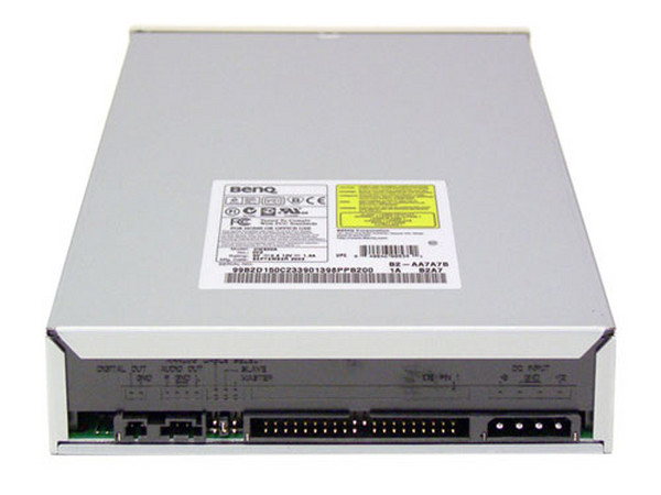 Quemador de DVD+R/+RW y CDs, Marca BENQ, 
DVD+RW: Graba/Regraba/Lee: 8x/4x/12x, 
CD-RW: Graba/Regraba/Lee: 24x/10x/40x