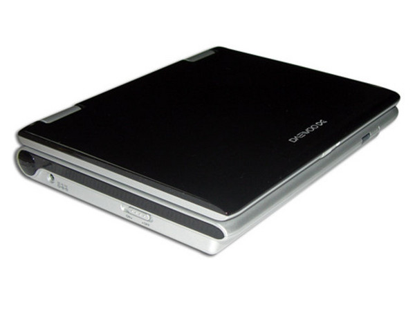 DVD Portátil Daewoo con Pantalla LCD Widescreen de 7”, Multiregión, Color Negro con Plateado