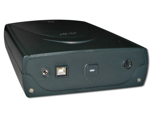 Quemador de CDs Iomega Externo Graba/Regraba/Lee: 52x/32x/52x, Interfase USB 2.0