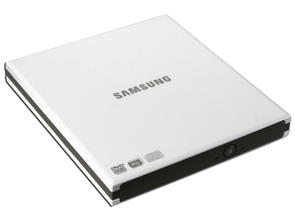 Quemador Samsung Externo Slim USB 2.0:
no necesita cable de alimentación,
DVD+RW: Graba/Regraba/Lee: 8x/8x/8x,
DVD+R DL: Graba 6X, DVD-R DL: Graba 6X,
DVD-RW: Graba/Regraba/Lee: 8x/6x/8x,
CD-RW: Graba/Regraba/Lee: 24x/16x/24x.