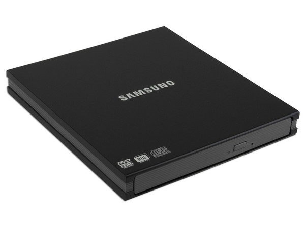 Quemador Samsung Externo Slim USB 2.0:
no necesita cable de alimentación,
DVD+RW: Graba/Regraba/Lee: 8x/8x/8x,
DVD+R DL: Graba 6X, DVD-R DL: Graba 6X,
DVD-RW: Graba/Regraba/Lee: 8x/6x/8x,
CD-RW: Graba/Regraba/Lee: 24x/4x/24x.