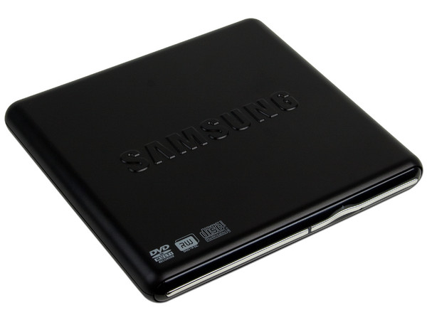 Quemador Samsung Externo Slim USB 2.0:
no necesita cable de alimentación,
DVD+RW: Graba/Regraba/Lee: 8x/8x/8x,
DVD+R DL: Graba 6X, DVD-R DL: Graba 6X,
DVD-RW: Graba/Regraba/Lee: 8x/6x/8x,
CD-RW: Graba/Regraba/Lee: 24x/24x/24x.