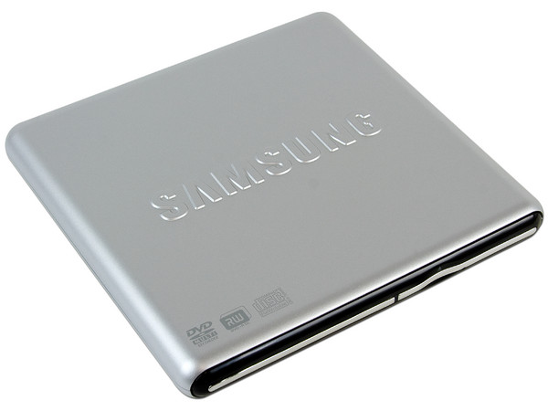 Quemador Samsung Externo Slim USB 2.0, Plateado:
no necesita cable de alimentación,
DVD+RW: Graba/Regraba/Lee: 8x/8x/8x,
DVD+R DL: Graba 6X, DVD-R DL: Graba 6X,
DVD-RW: Graba/Regraba/Lee: 8x/6x/8x,
CD-RW: Graba/Regraba/Lee: 24x/24x/