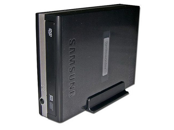 Quemador Samsung, Multiformato Externo, Color Negro,
DVD+RW: Graba/Regraba/Lee: 16x/8x/12x,
DVD+R DL: Graba 8X, DVD-R DL: Graba 4X,
DVD-RW: Graba/Regraba/Lee: 16x/6x/12x,
CD-RW: Graba/Regraba/Lee: 48x/32x/40x. USB 2.0